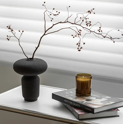 Nordic Elegance – Zwarte Geometrische Vaas
