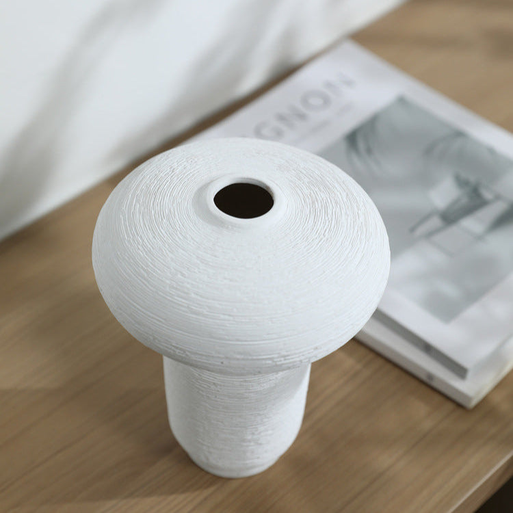 Nordic Elegance – Zwarte Geometrische Vaas