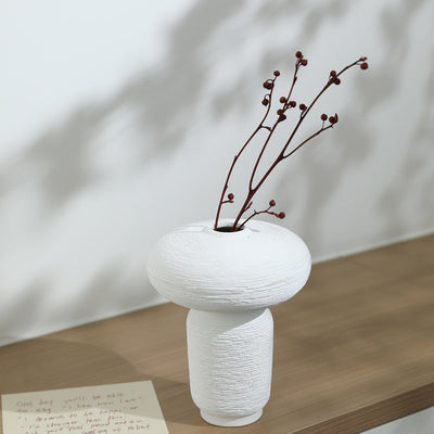 Nordic Elegance – Zwarte Geometrische Vaas